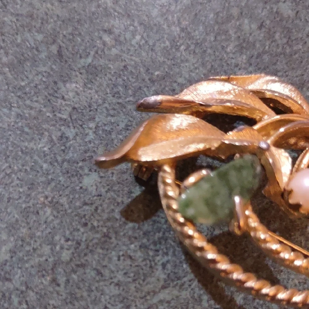 Vintage Sarah Coventry Jade and Pearl Gold Tone Brooch